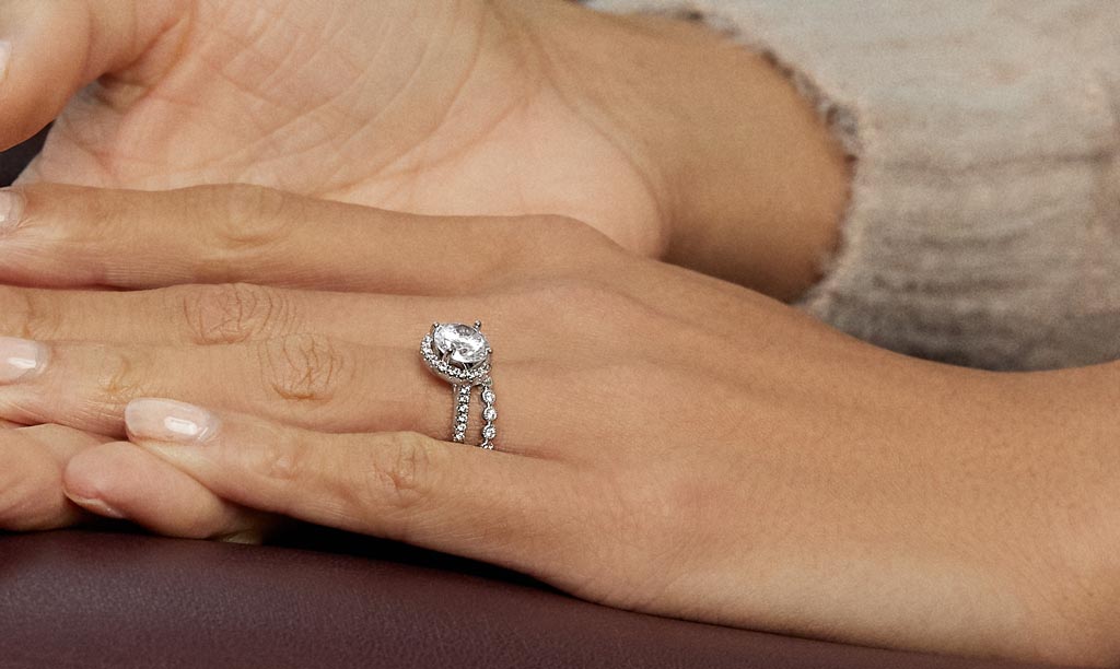 Which Fingers Do Wedding Rings Go On?