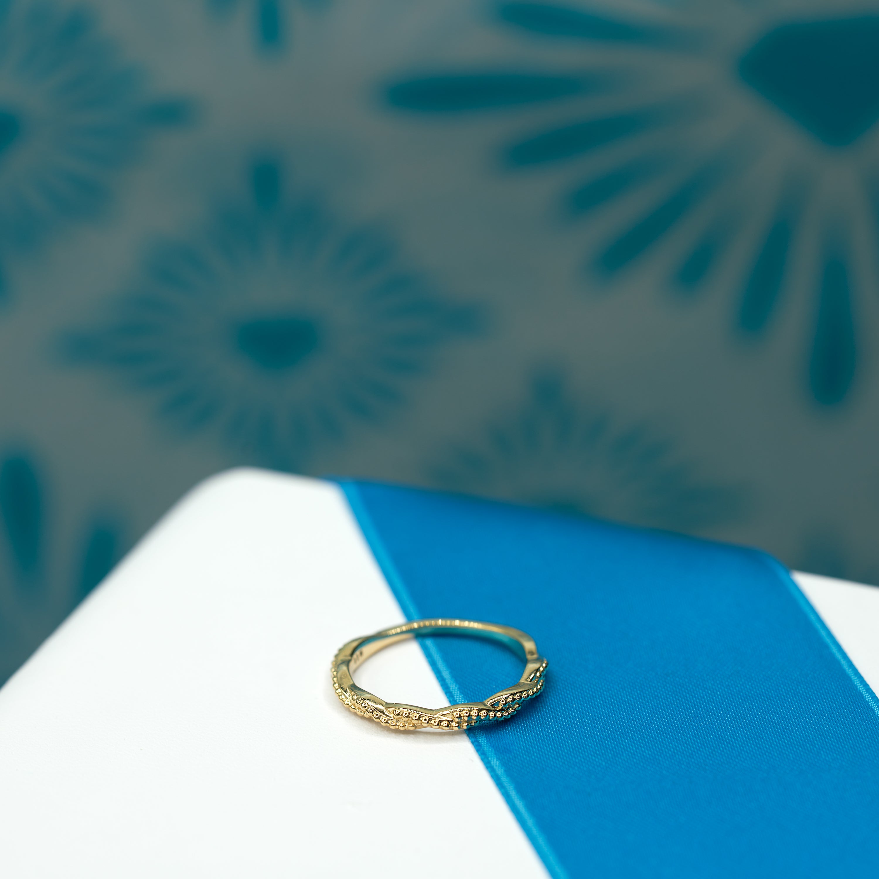 Twist Band Ring in Yellow Gold