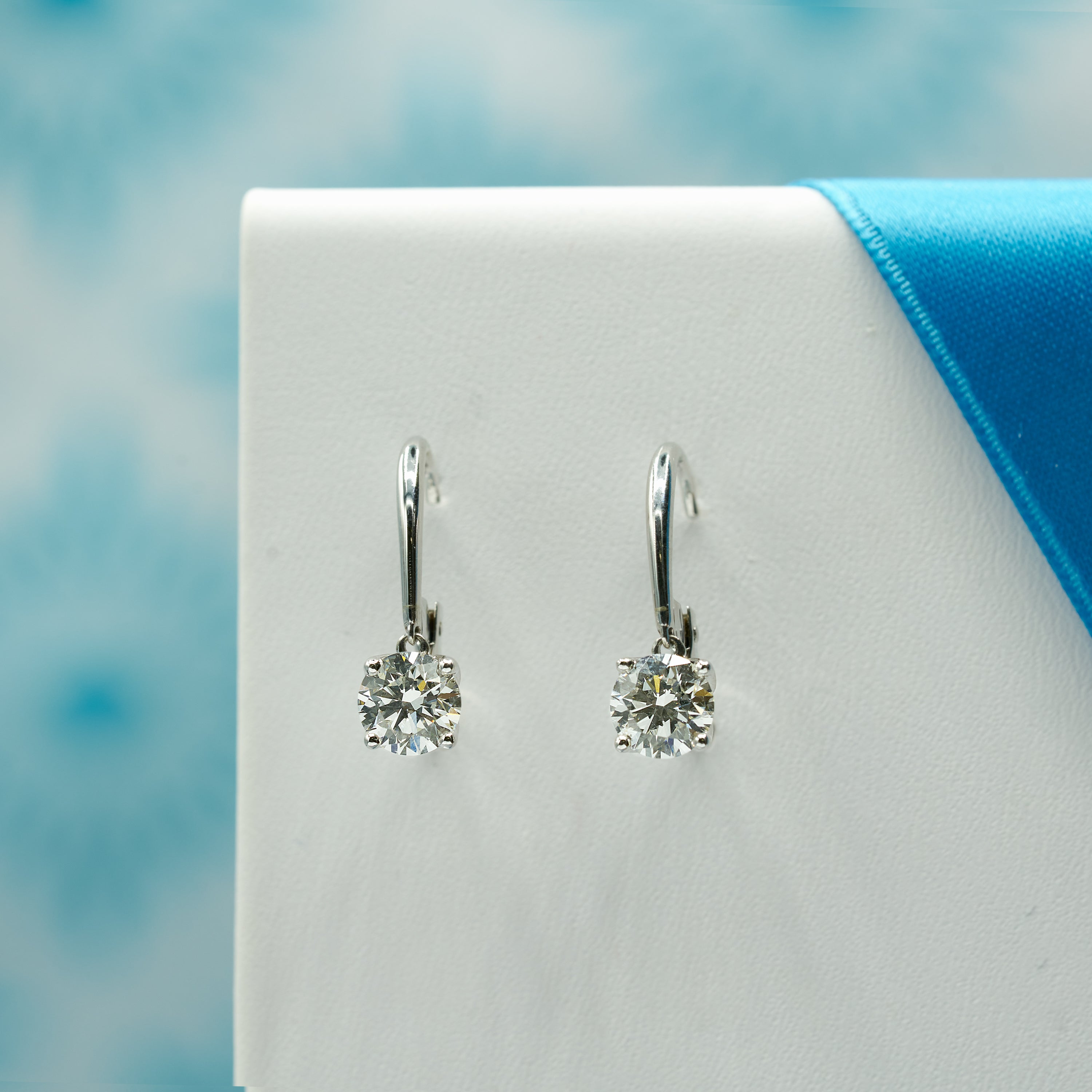 Sirius Drop Huggies in White Gold (1.00 Ct. Tw.)
